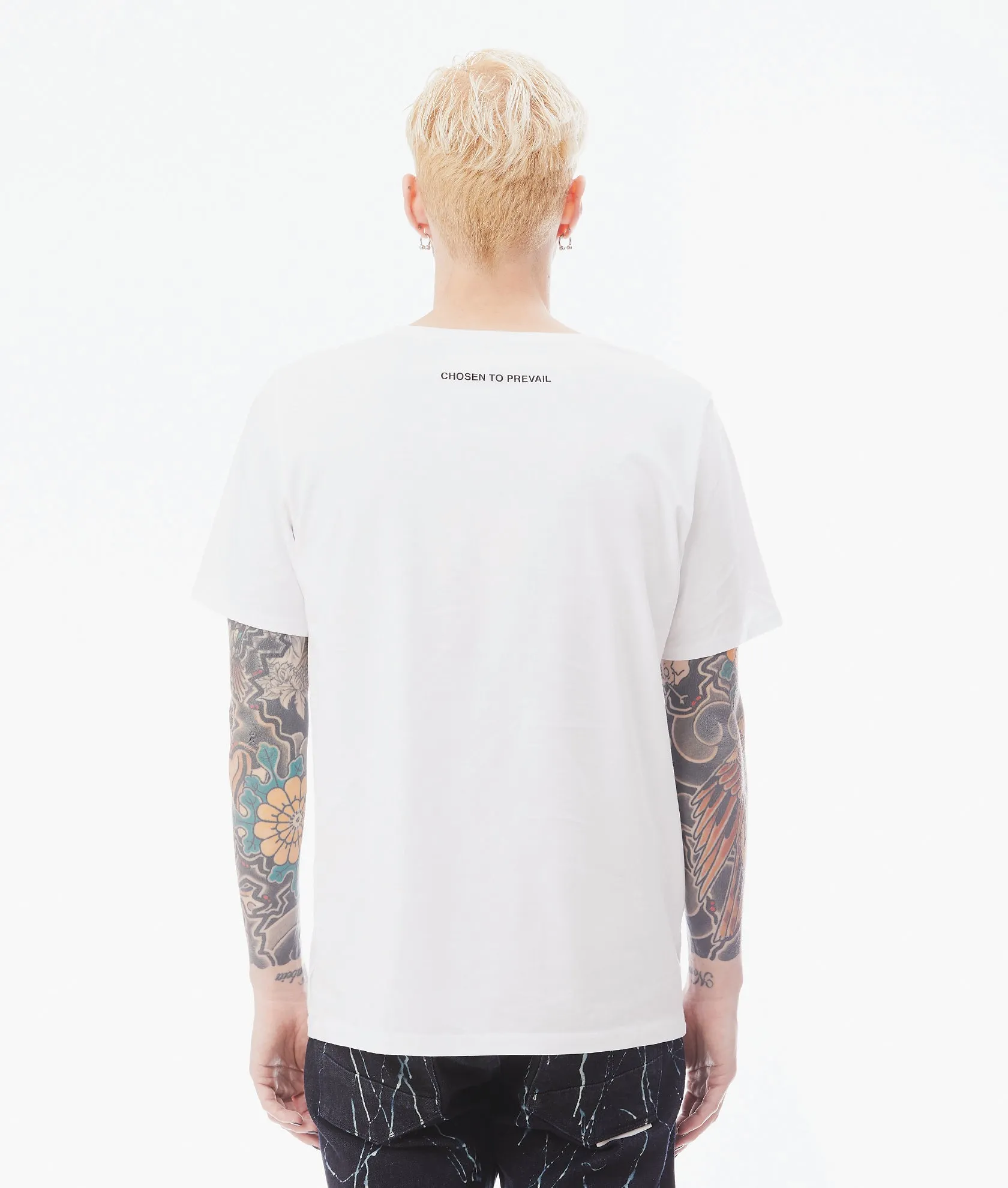 BASIC LOGO CREW NECK TEE IN WHITE