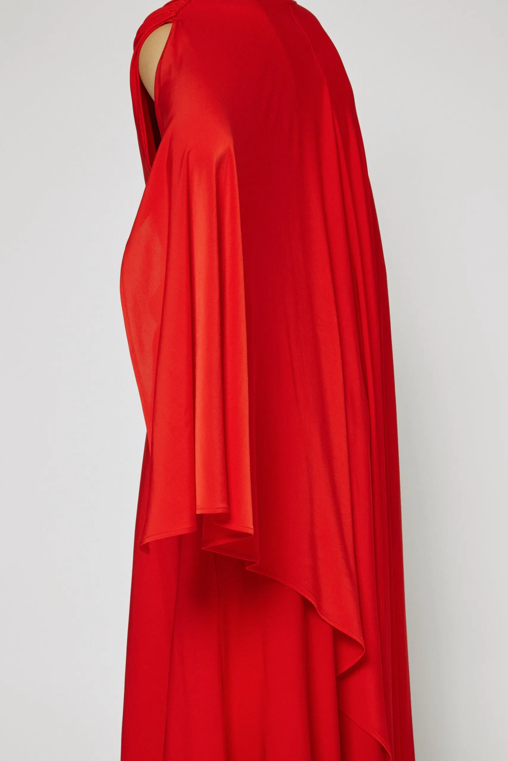 DOLOMITH CAPE GOWN