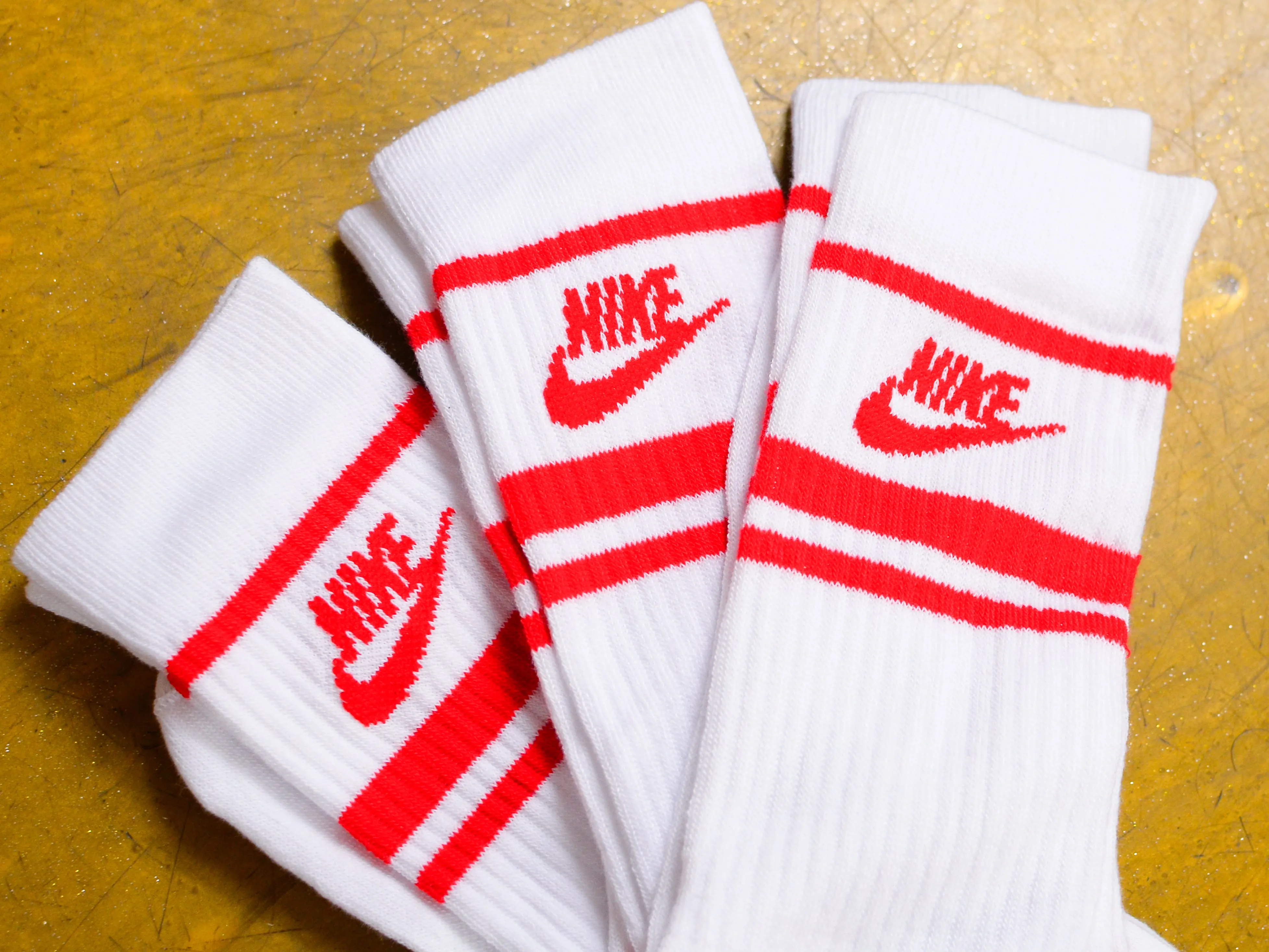 Nike Sportswear Everyday Essential Socks 3pk - White / Red