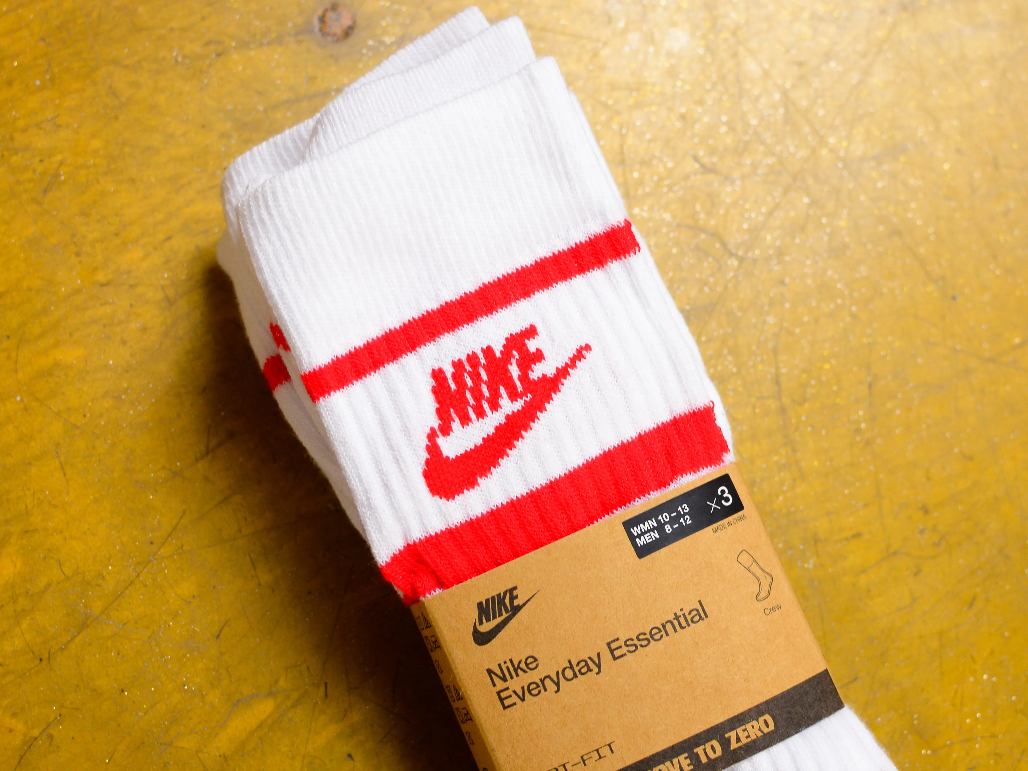 Nike Sportswear Everyday Essential Socks 3pk - White / Red