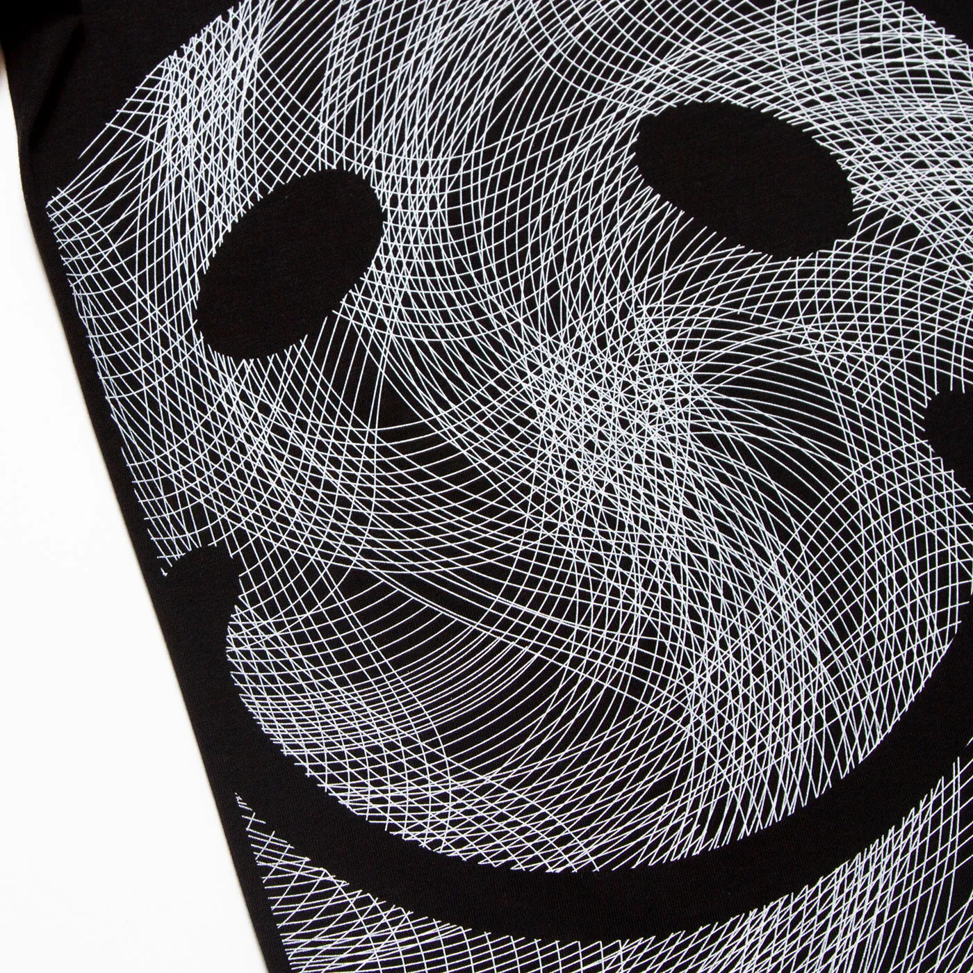 Side Smiley Lines - Tshirt - Black