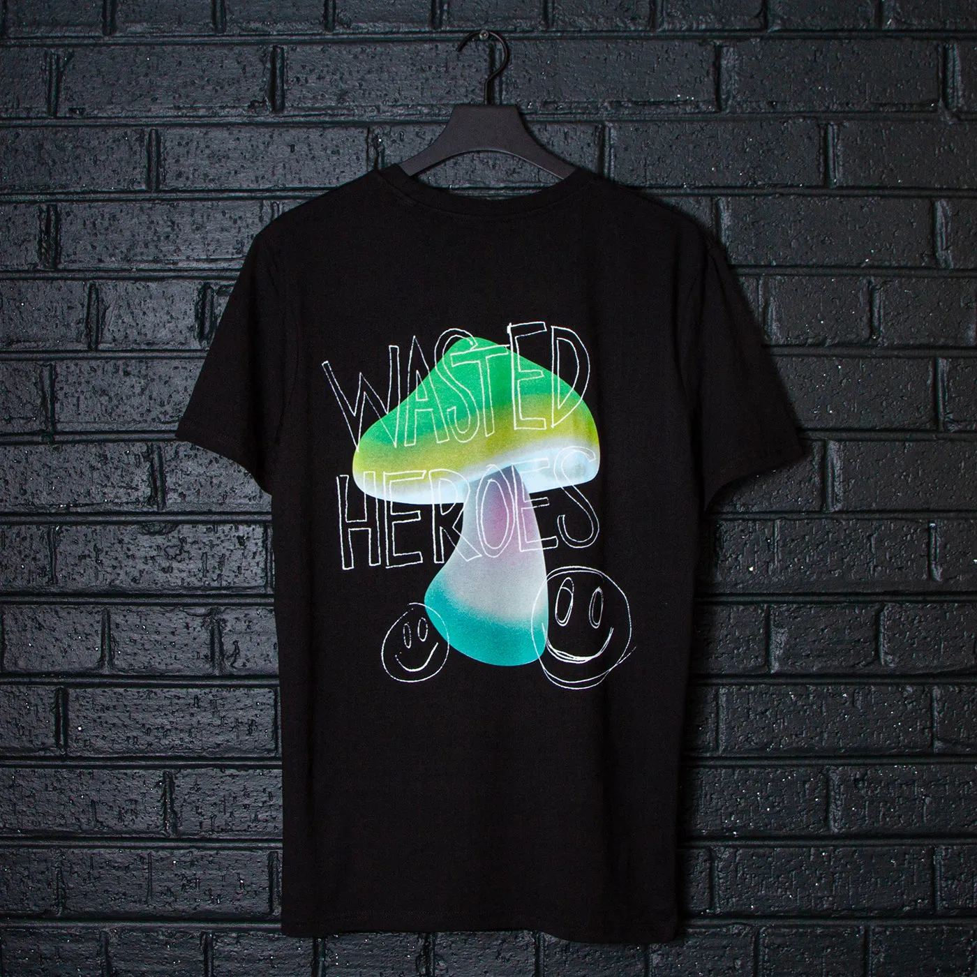 WH Sketch Shroom Back Print - Tshirt - Black